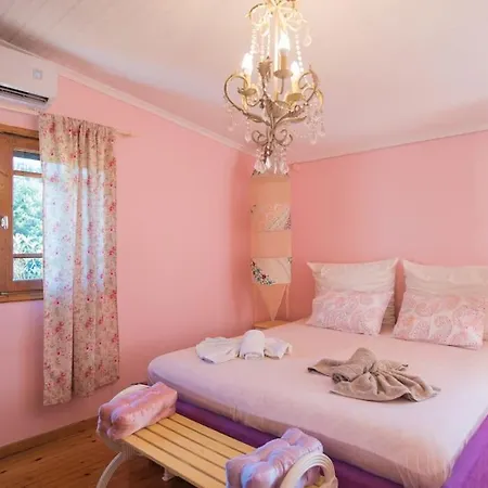 Lefkada's Bohemian * Kalligoni